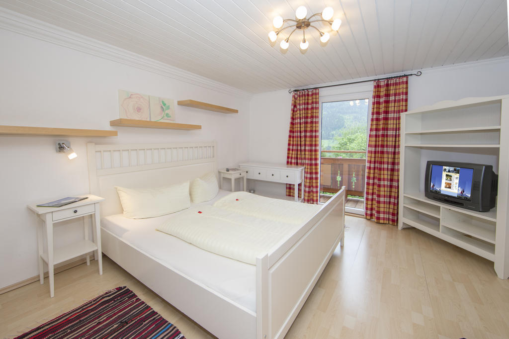Naturdorf Oberkuehnreit นอยเคียร์เชน อัม โกรสเวเนดิเกอร์ ภายนอก รูปภาพ